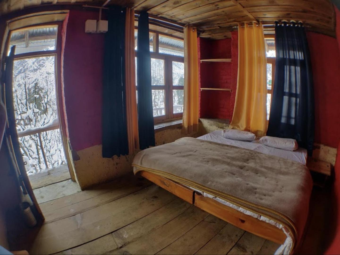 Отель Holy Cow Cafe & Beds Kalgha Экстерьер фото