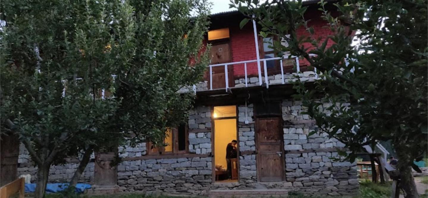 Отель Holy Cow Cafe & Beds Kalgha Экстерьер фото