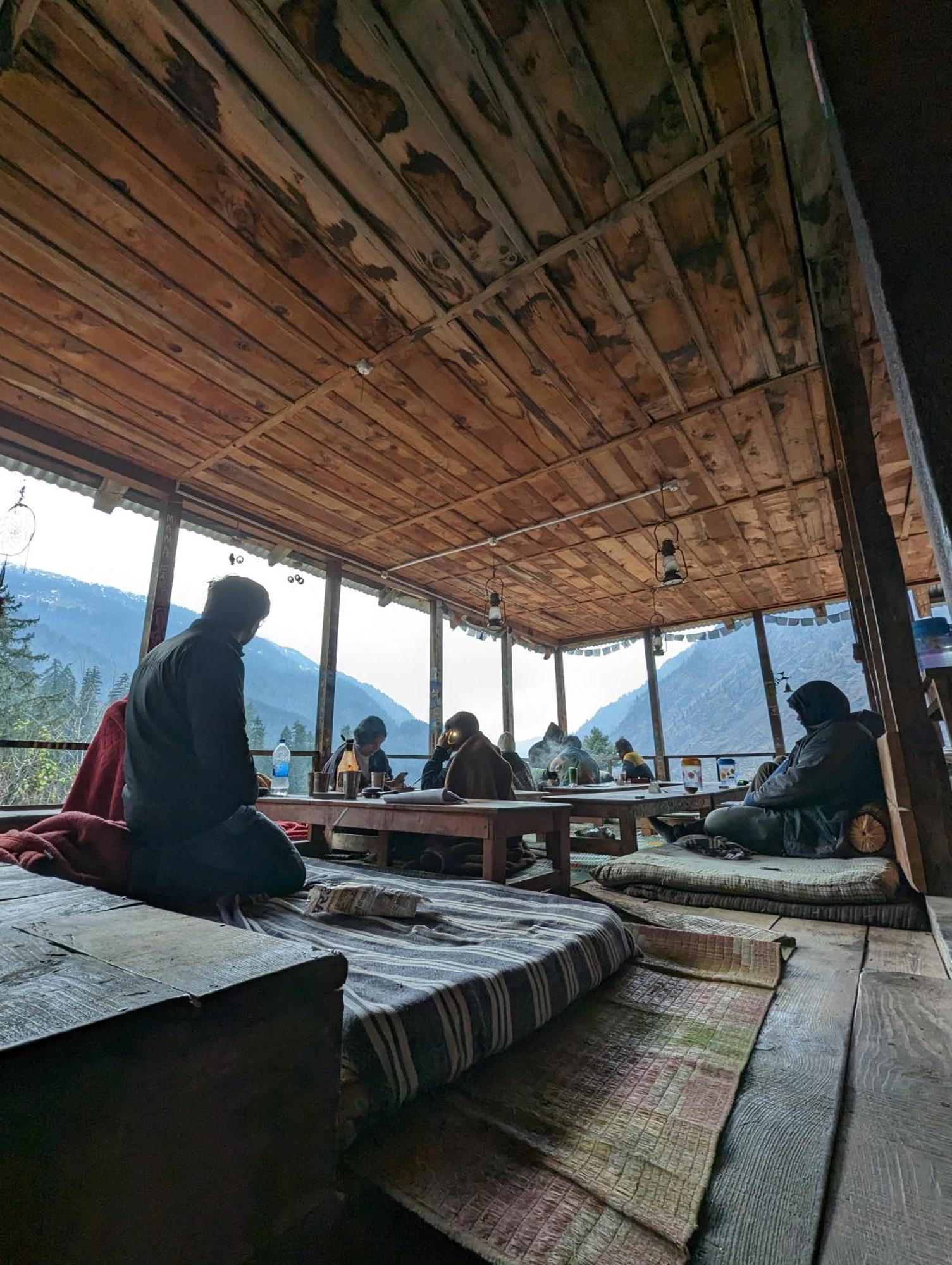 Отель Holy Cow Cafe & Beds Kalgha Экстерьер фото