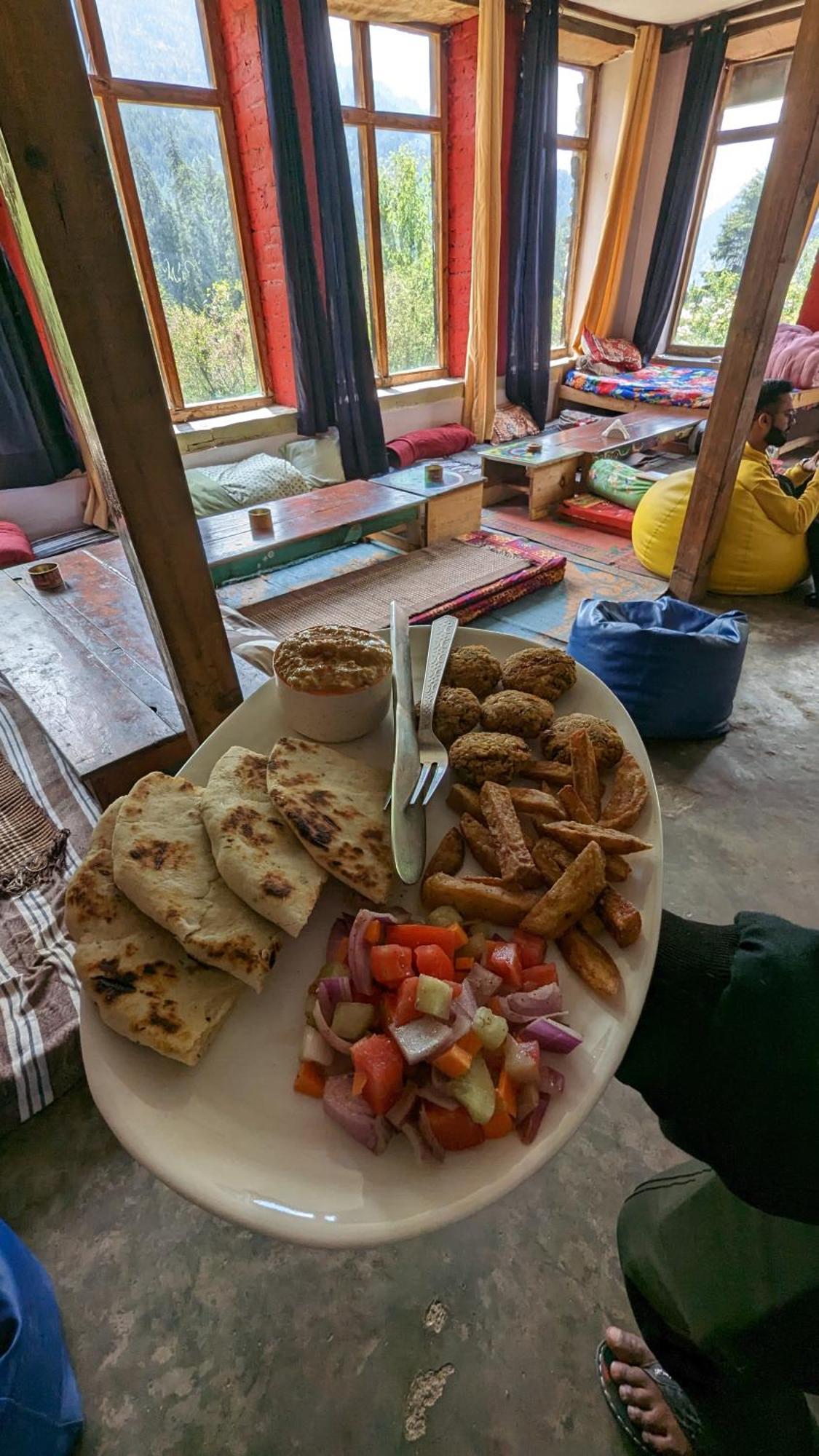 Отель Holy Cow Cafe & Beds Kalgha Экстерьер фото