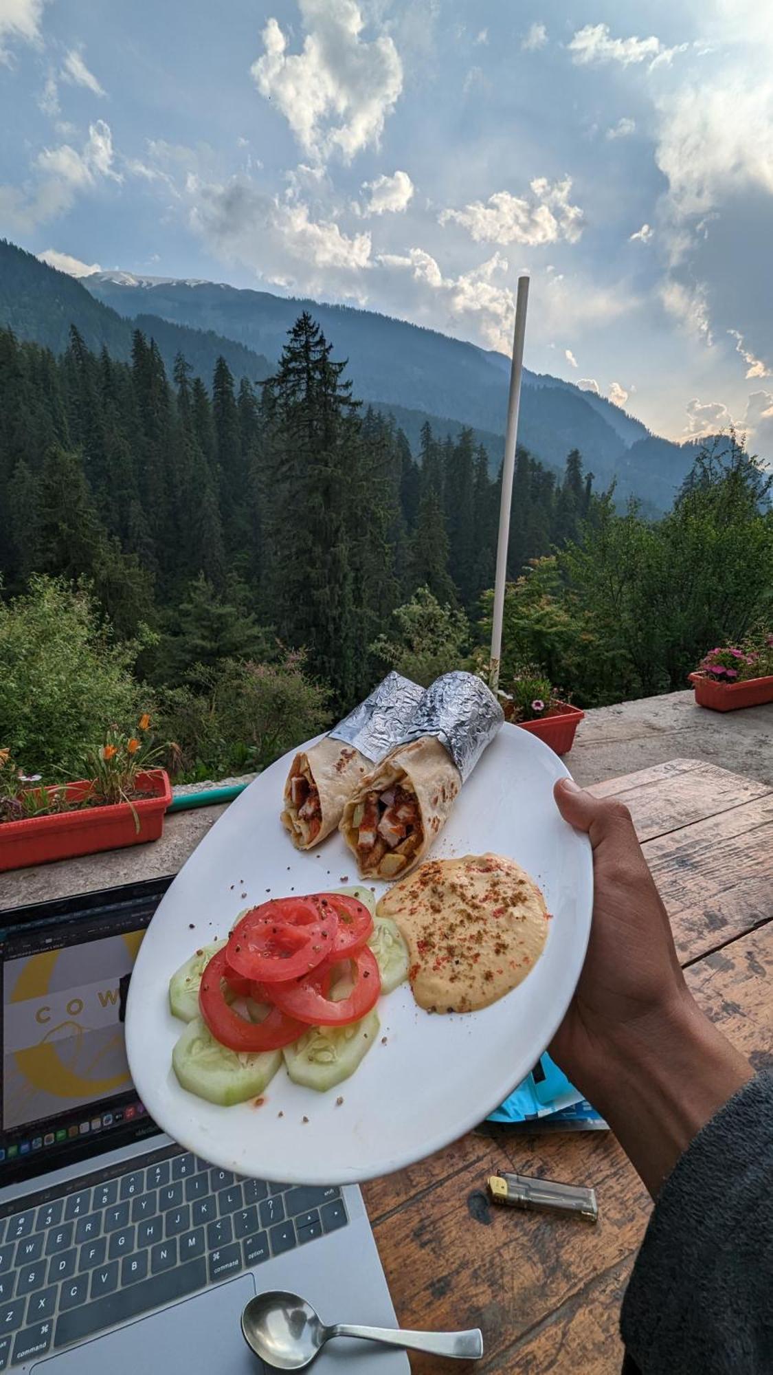 Отель Holy Cow Cafe & Beds Kalgha Экстерьер фото